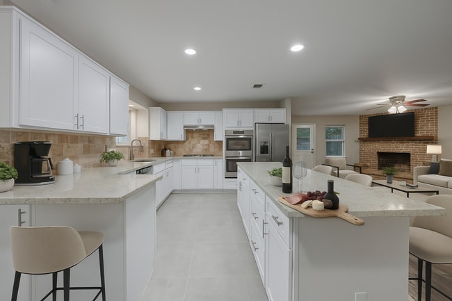 Building Photo - 4 Bedroom, 3 Bath Home Gorgeously Remodeled
