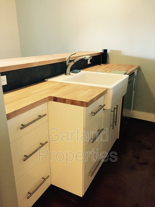 Photo - 425 Campbell Ave SW