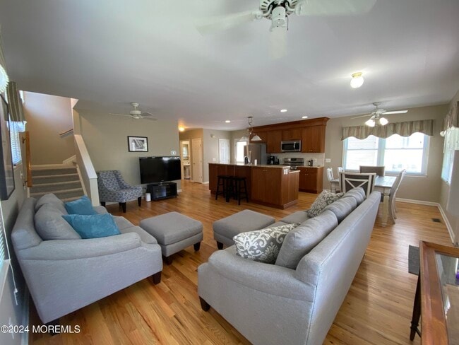 Photo - 564 Perch Ave