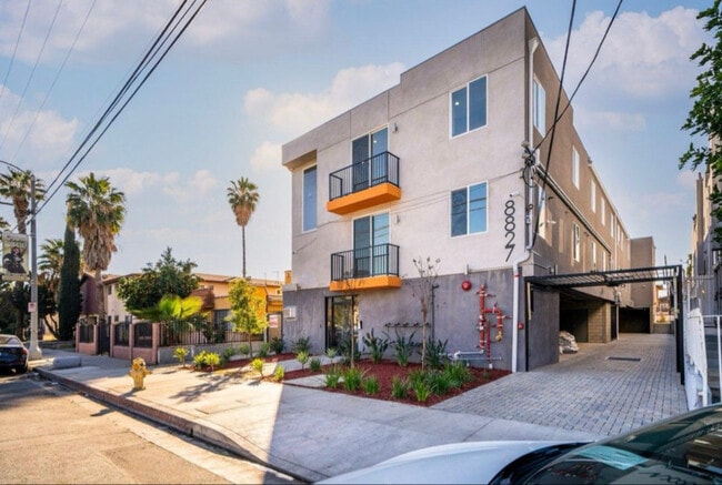 Building Photo - 8827 Van Nuys Blvd Rental