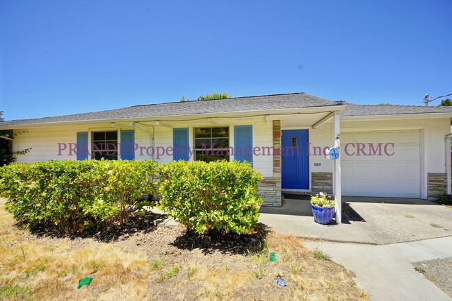 "Charming 3-Bedroom Oasis with 2 Full Bath... - "Charming 3-Bedroom Oasis with 2 Full Bath... Apartamento