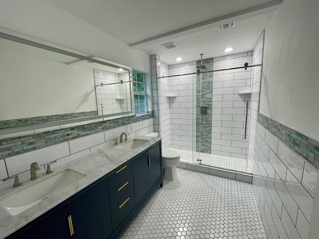 Photo - 1433 Pickwick Ln