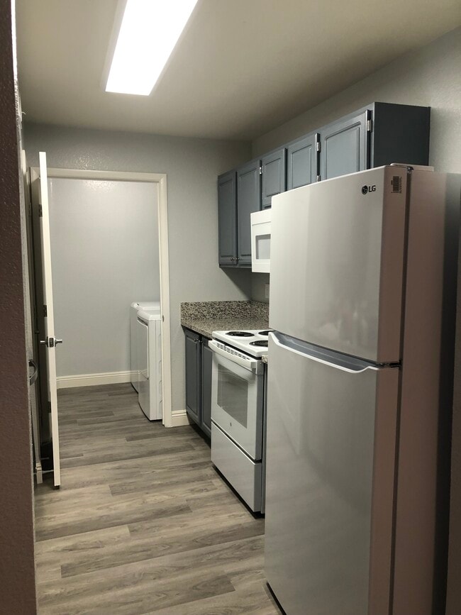 Building Photo - 5055 W Hacienda Ave Unit 1015