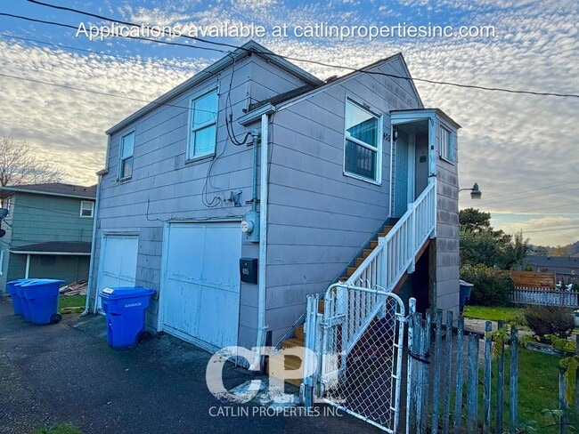 Building Photo - 405 6th Ave N