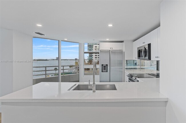 Building Photo - 555 NE 34th St Unit 2401 Rental