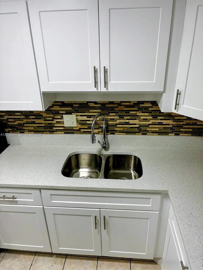 7911 N Colony Cir Unit 202