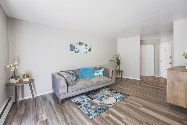 Photo - Lakeland Tower