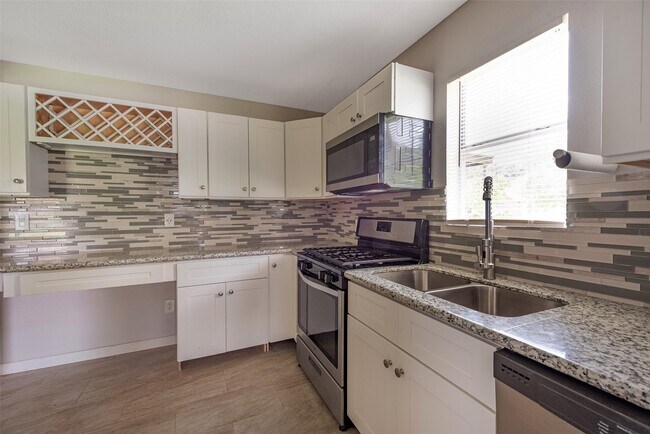 Photo - 202 Norview Dr
