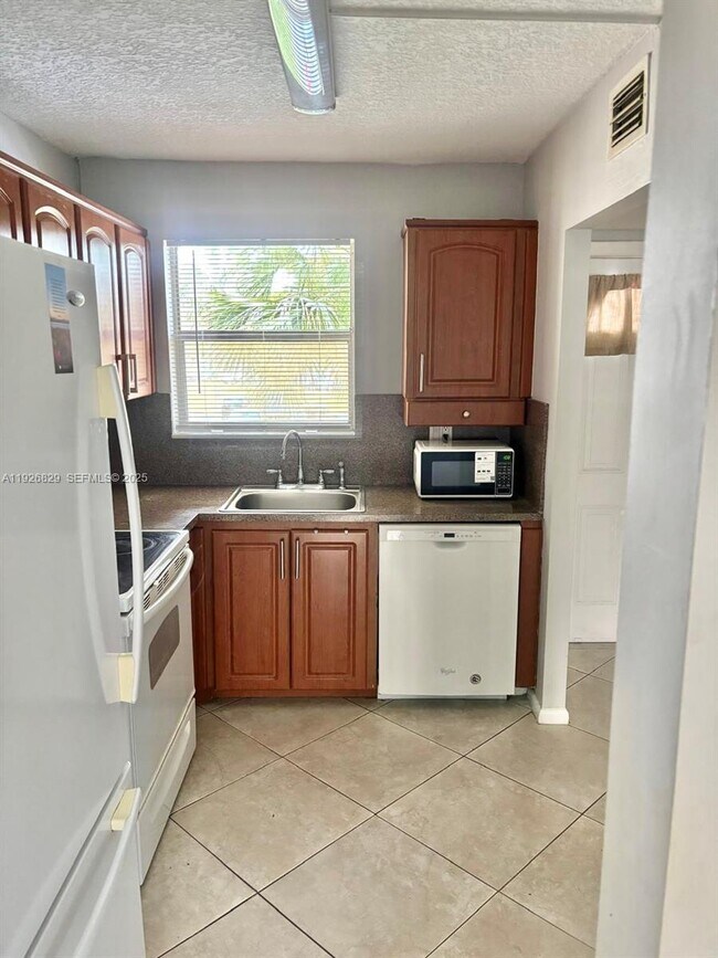 Photo - 8305 Sunrise Lakes Blvd Unit 211