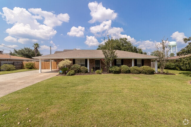 Building Photo - 611 Highland Dr Rental