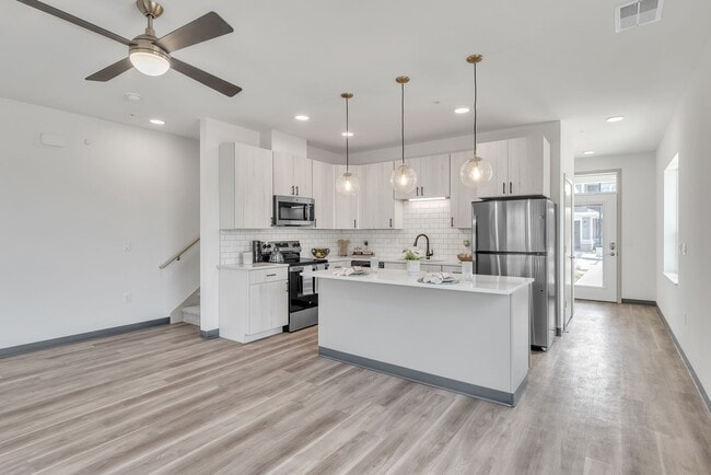 Building Photo - Main Street Townhomes