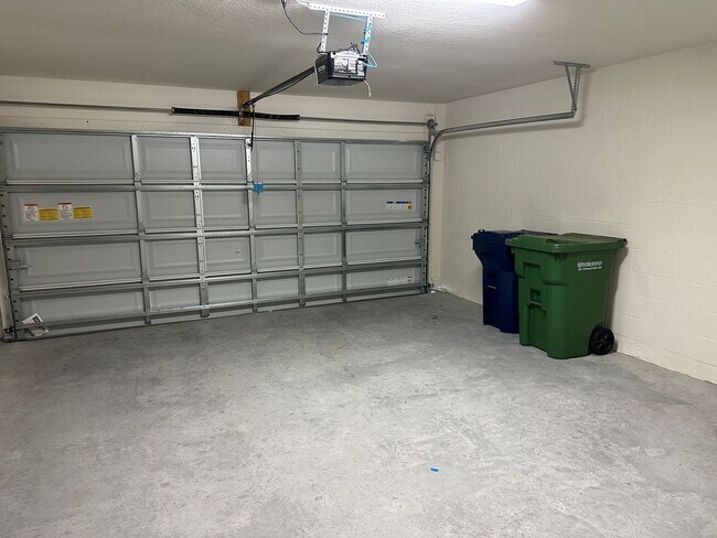 Photo - 4 Bedroom 2 Bathroom in Winter Haven