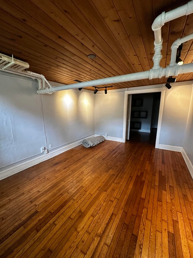 Living Area - 2572 N Prospect Ave Unit G