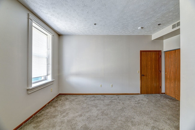 Photo - St. Clairsville Courtyard