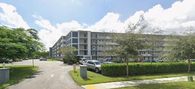 Building Photo - 950 Hillcrest Dr Unit 302