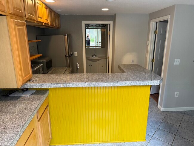 Photo - 37 Silver Spruce