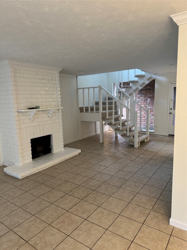 Photo - 139 Phanturn Ln