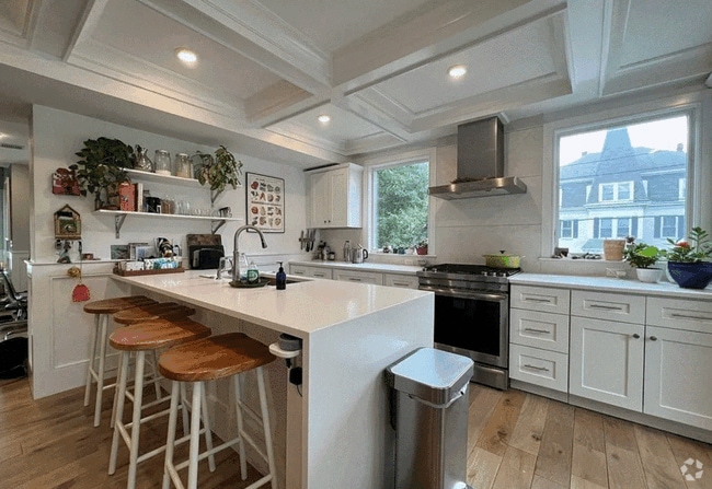 Building Photo - 261 Washington St Rental