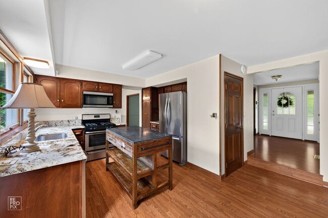 683 Honeysuckle Dr