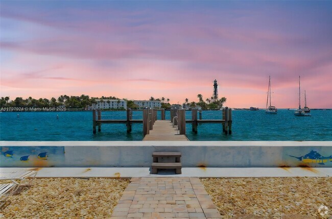 Building Photo - 2508 Bay Dr Unit 23 Rental