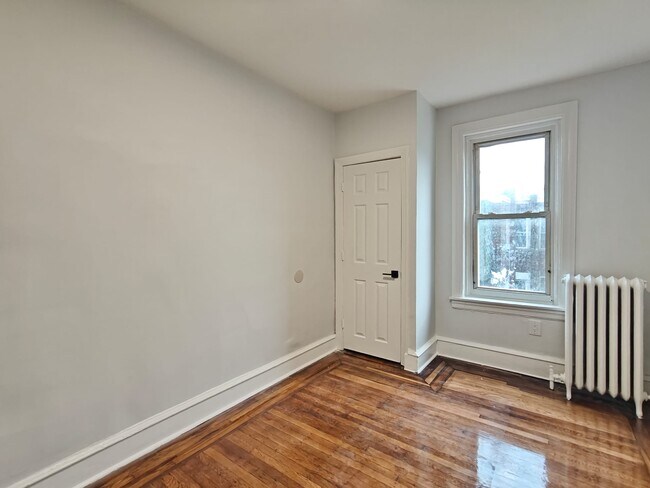 Photo - 5818 Addison St