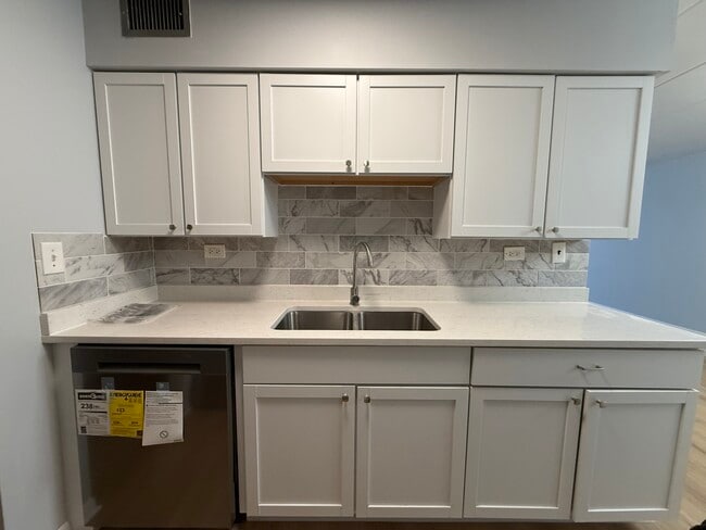 Photo - 300 S Roselle Rd Unidad 307