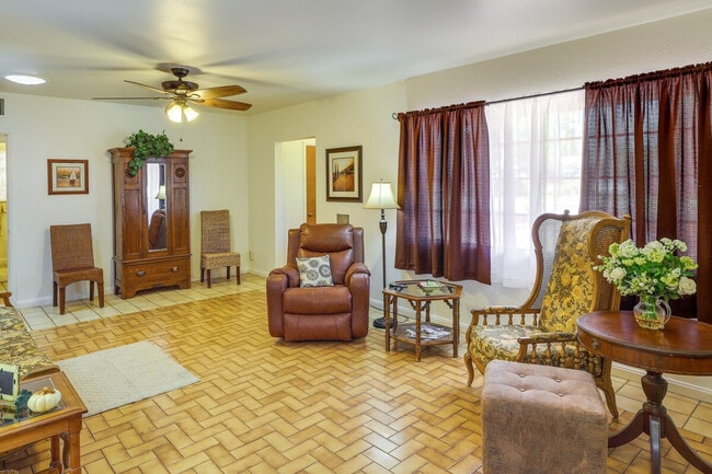 Photo - 331 W Windsor Ave Unit ID1385717P