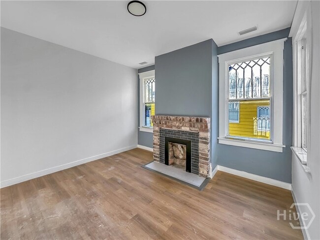 Photo - 312 W 37th St