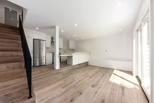 Photo - 275 Castro St