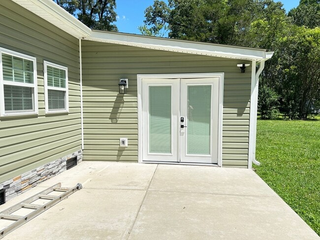 Photo - 408 Branch St