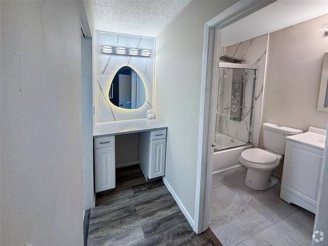 Building Photo - 5922 NW 21st St Unit 48E Rental