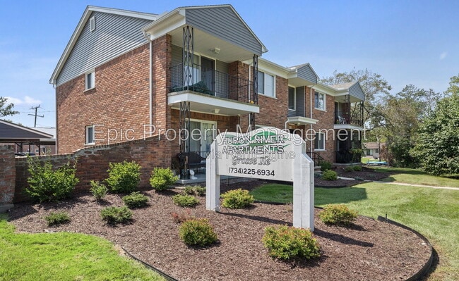 Building Photo - 10033 Groh Rd Unit 33