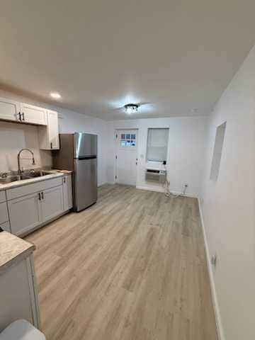 Photo - 1049 Seale Ave