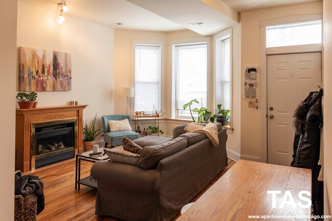 Photo - 1935 N Wood St Unit 1