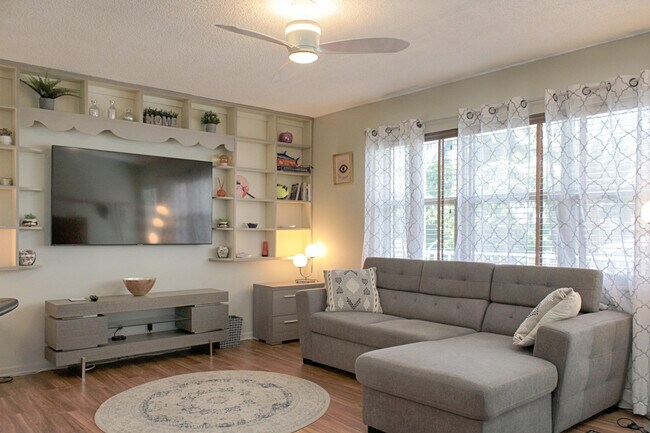Photo - 210 Horizon St E Unit 208