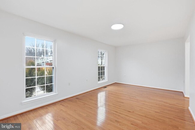 Photo - 5001 Lambsgate Ln