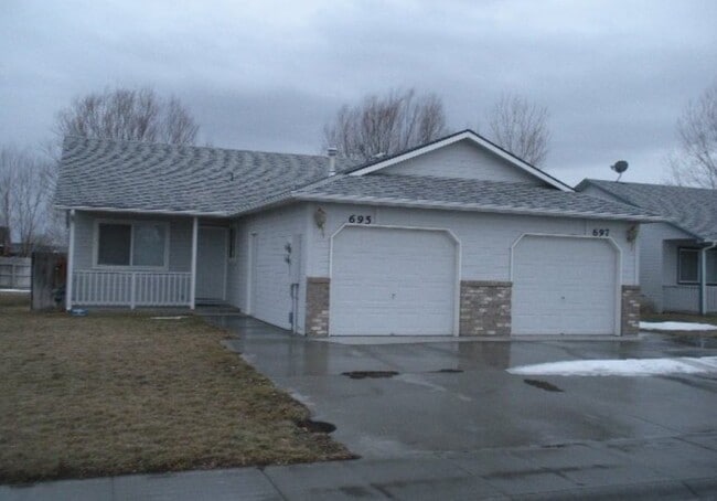 Building Photo - 697 W 8th S St