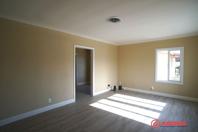 Photo - Adorable 4 Bedroom Bungalow!