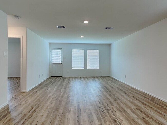 Photo - 18714 Mercer Fls Dr