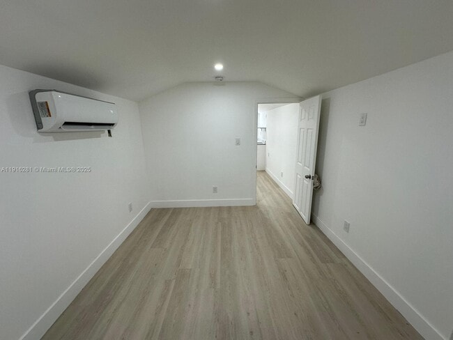 Photo - 141 NE 14th St Unit 1