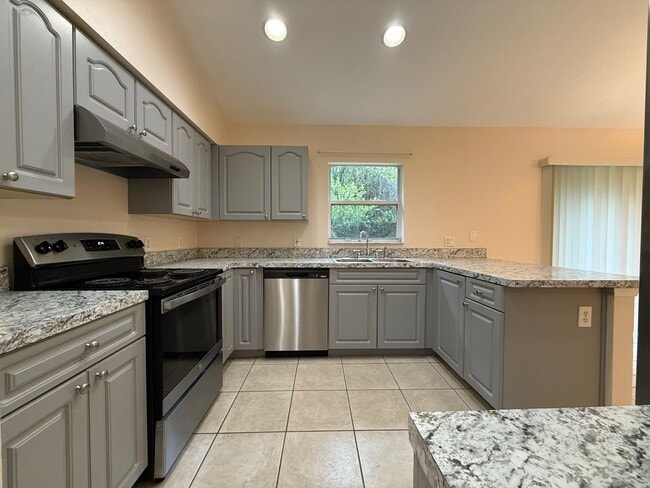 Photo - 972 N Fairbairn Dr