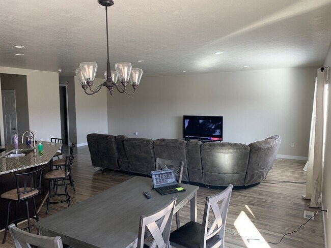 Photo - 657 Koins Way