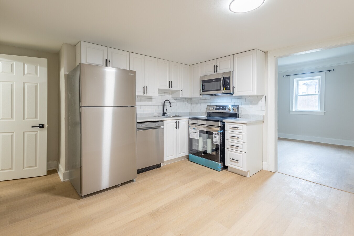 Photo - 704 Elliott St E