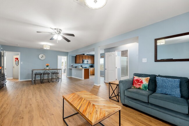 Photo - 2116 Live Oak St