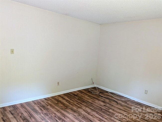 Photo - 354 Harrill St