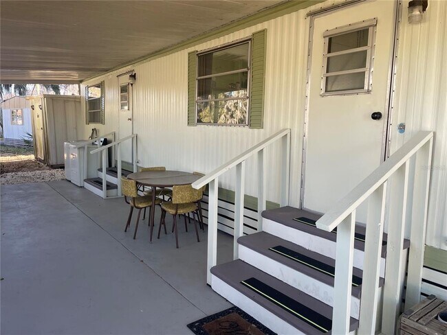 Photo - 1079 NW 7th Blvd