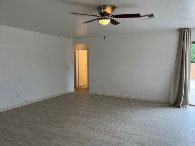 Photo - 2403 E Palm Beach Dr