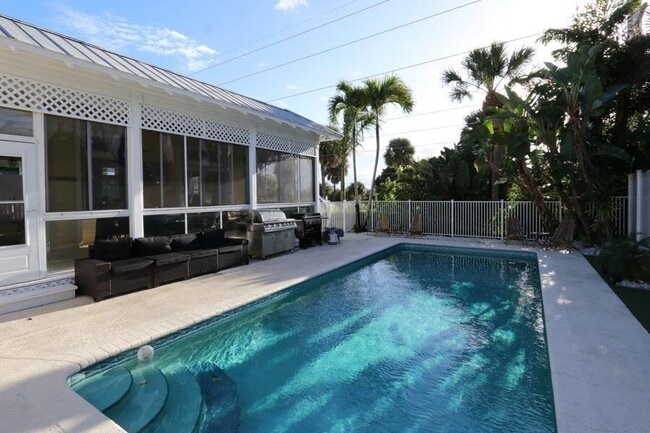Photo - 400 Seaside Ln