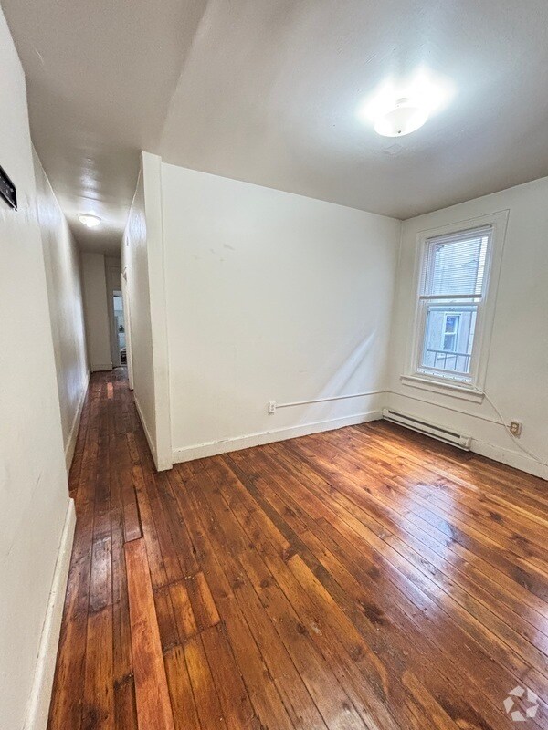 Building Photo - 156 E Walnut St Unit 3 Rental