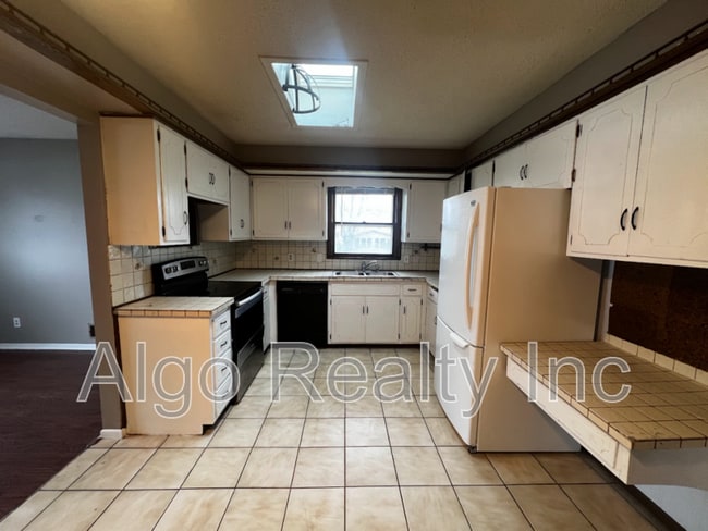 Photo - 7725 Tessman Dr